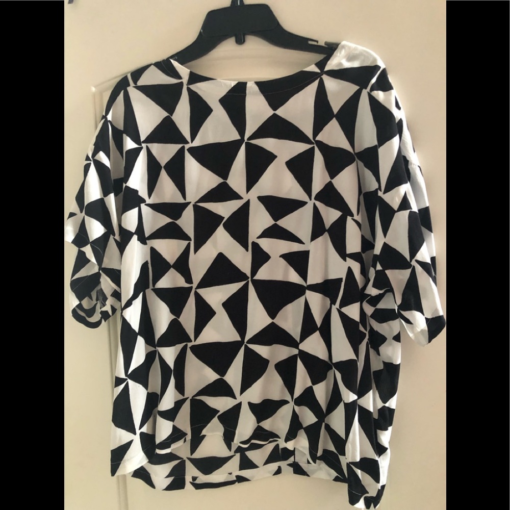 Black White geometric pattern blouse